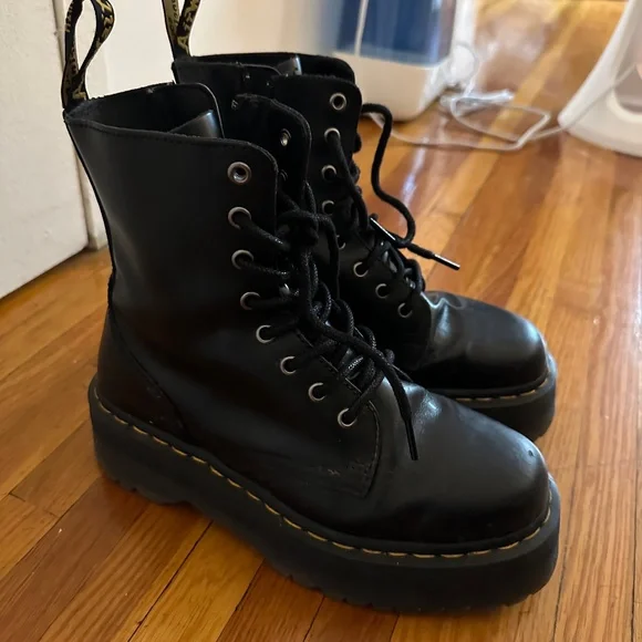 LIGHTLY USED Platform Jadon Boots Size